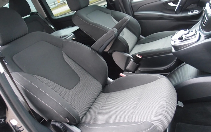 Mercedes-Benz Klasa V cena 175000 przebieg: 174800, rok produkcji 2017 z Cedynia małe 254